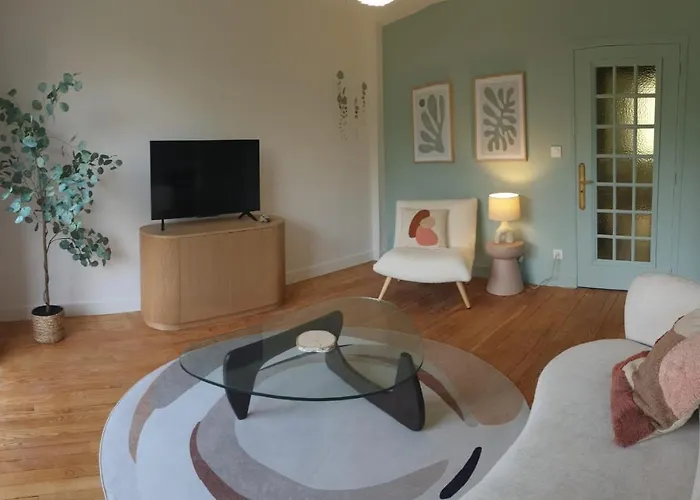 *green Organic* Balcon & Garage Apartment